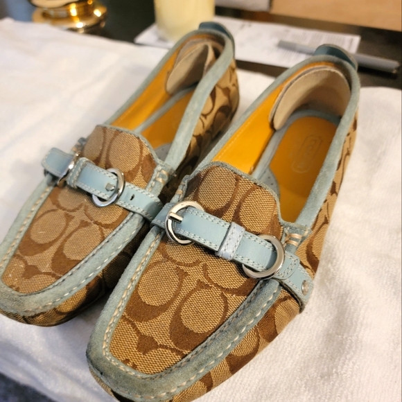 Couch Flats - Picture 1 of 3